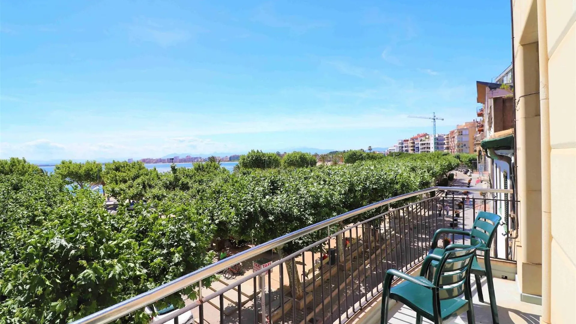 Apartment In Central Location Roses