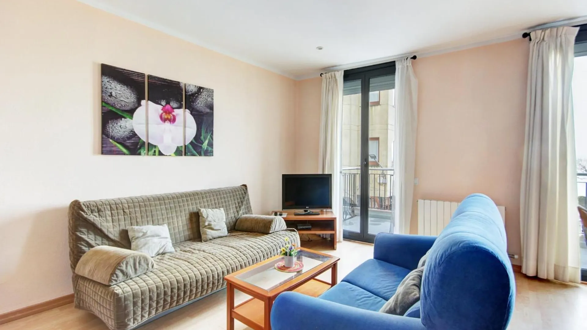 Apartment In Central Location Roses
