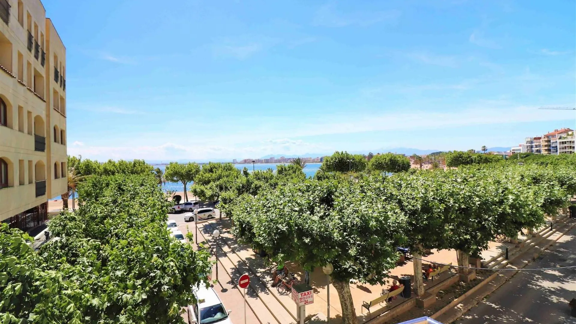 Apartment In Central Location Roses