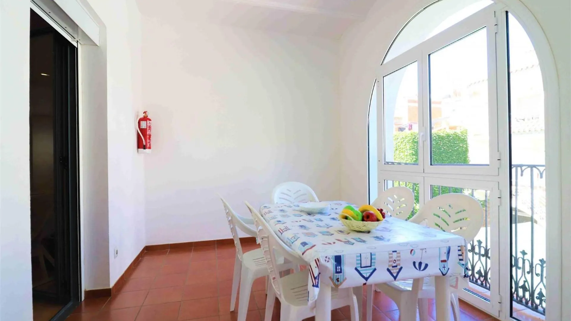 Apartment In Central Location Roses 0*,